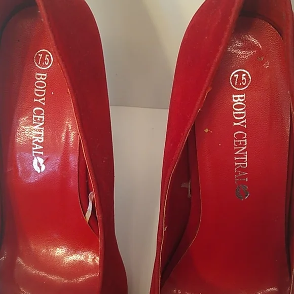 Body Center Heels Shoes Women have a little Scratches are inside of heels. - Picture 7 of 14